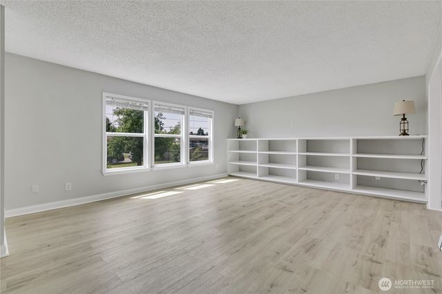 137 Wayne Avenue, Pacific, WA 98047