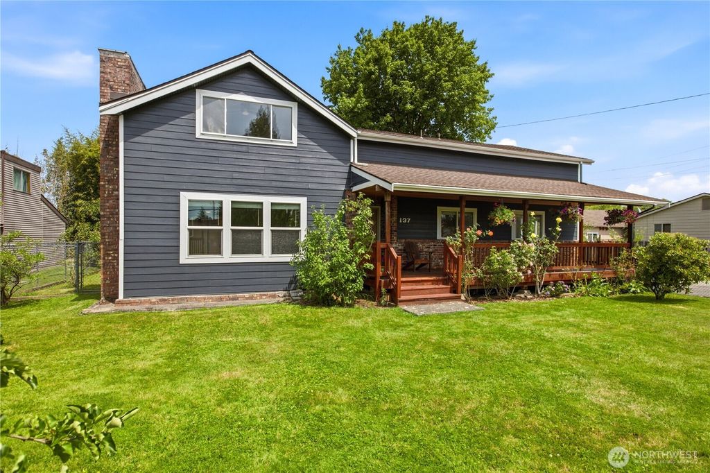 137 Wayne Avenue, Pacific, WA 98047