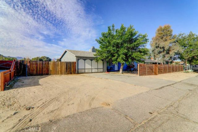 17152 Schollview Avenue, Palmdale, CA 93591