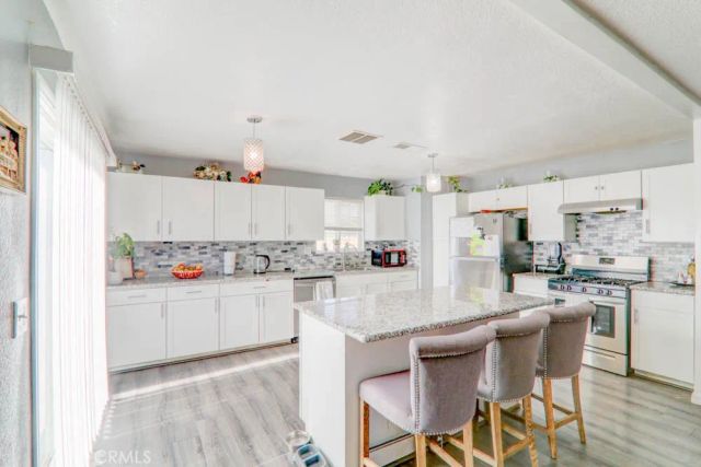 17152 Schollview Avenue, Palmdale, CA 93591