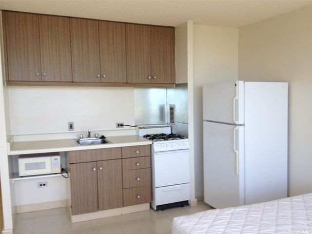 1550 Wilder Avenue A1013, Honolulu, HI 96822