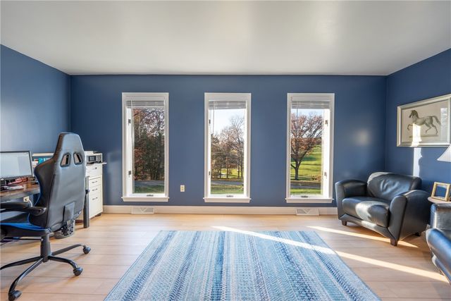 550 Locust Valley Rd, Hempfield Twp, PA 15601