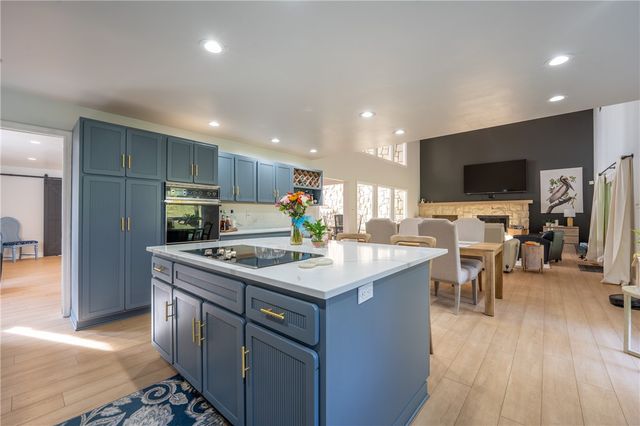 550 Locust Valley Rd, Hempfield Twp, PA 15601