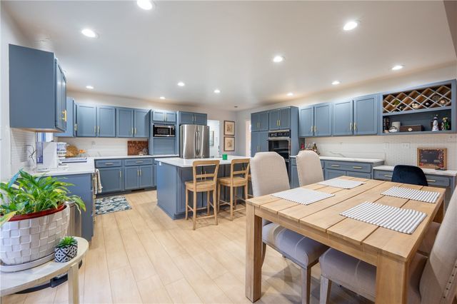 550 Locust Valley Rd, Hempfield Twp, PA 15601