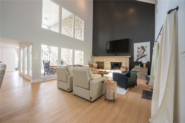 550 Locust Valley Rd, Hempfield Twp, PA 15601