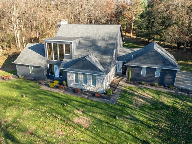550 Locust Valley Rd, Hempfield Twp, PA 15601