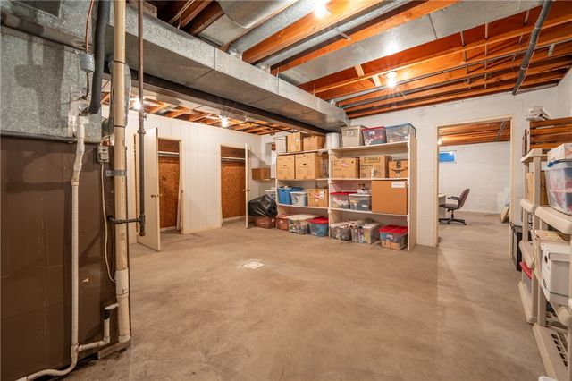 550 Locust Valley Rd, Hempfield Twp, PA 15601