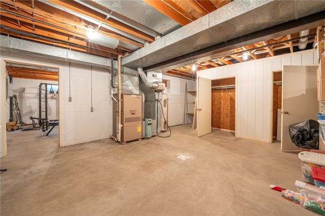 550 Locust Valley Rd, Hempfield Twp, PA 15601