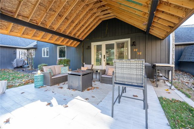 550 Locust Valley Rd, Hempfield Twp, PA 15601