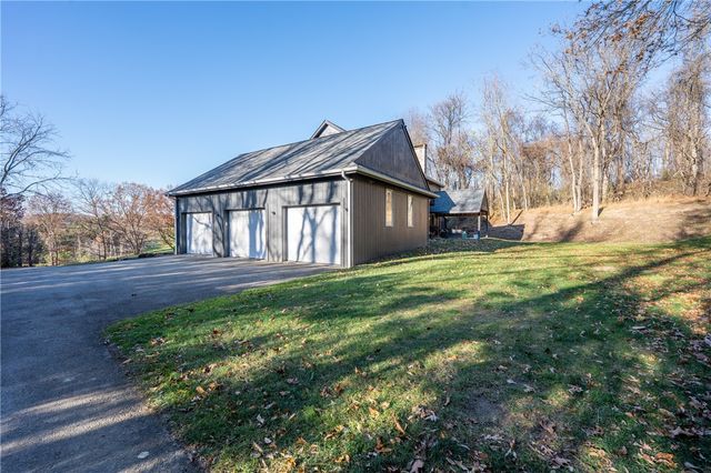 550 Locust Valley Rd, Hempfield Twp, PA 15601