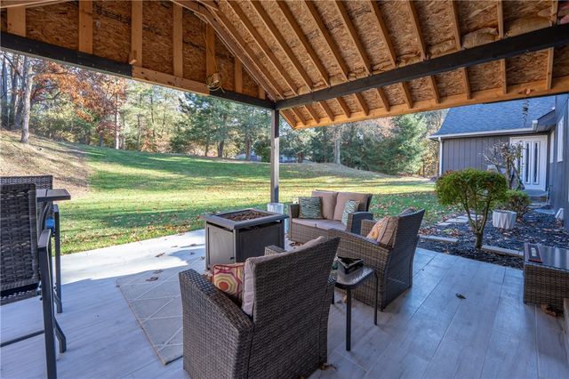 550 Locust Valley Rd, Hempfield Twp, PA 15601