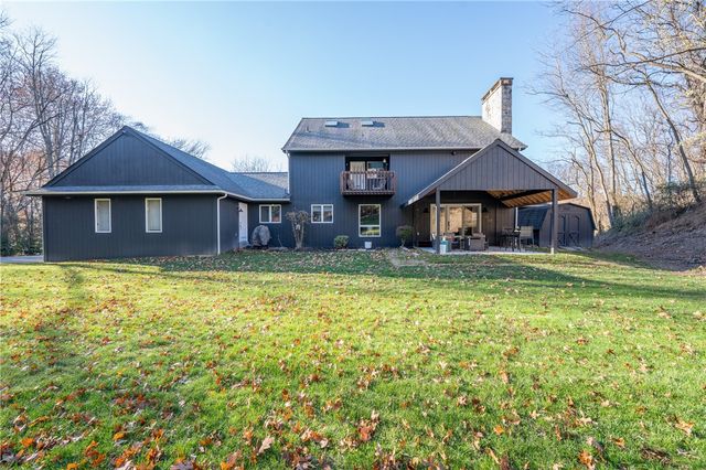 550 Locust Valley Rd, Hempfield Twp, PA 15601