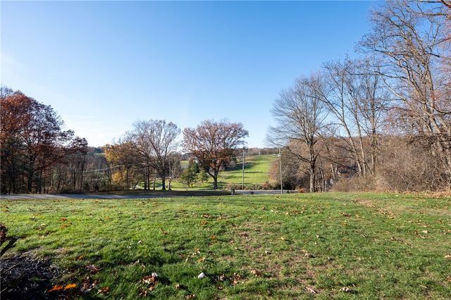 550 Locust Valley Rd, Hempfield Twp, PA 15601