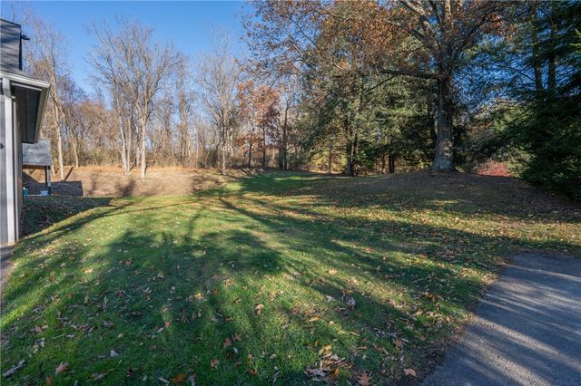 550 Locust Valley Rd, Hempfield Twp, PA 15601