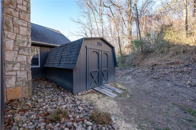 550 Locust Valley Rd, Hempfield Twp, PA 15601