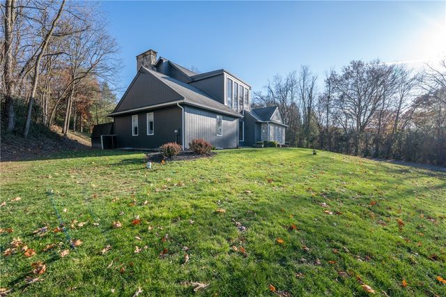 550 Locust Valley Rd, Hempfield Twp, PA 15601