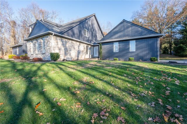 550 Locust Valley Rd, Hempfield Twp, PA 15601