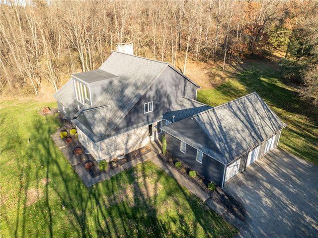 550 Locust Valley Rd, Hempfield Twp, PA 15601