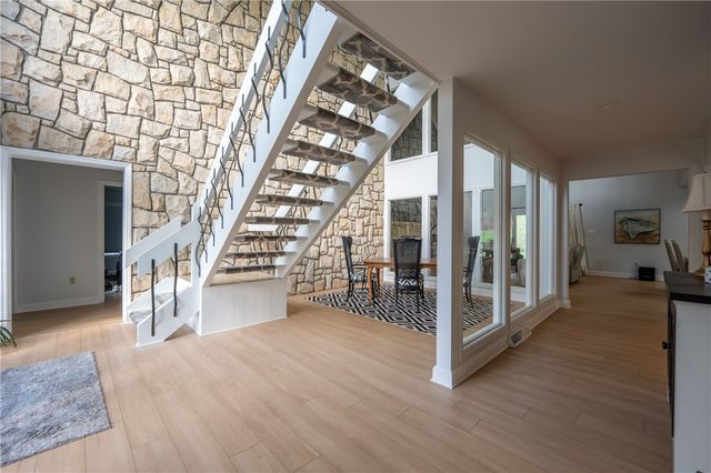 550 Locust Valley Rd, Hempfield Twp, PA 15601