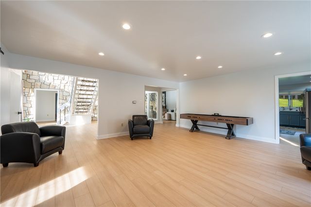 550 Locust Valley Rd, Hempfield Twp, PA 15601