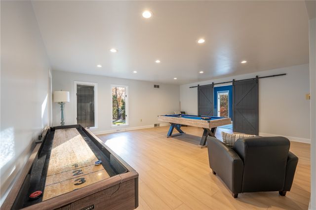 550 Locust Valley Rd, Hempfield Twp, PA 15601
