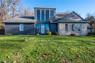 550 Locust Valley Rd, Hempfield Twp, PA 15601