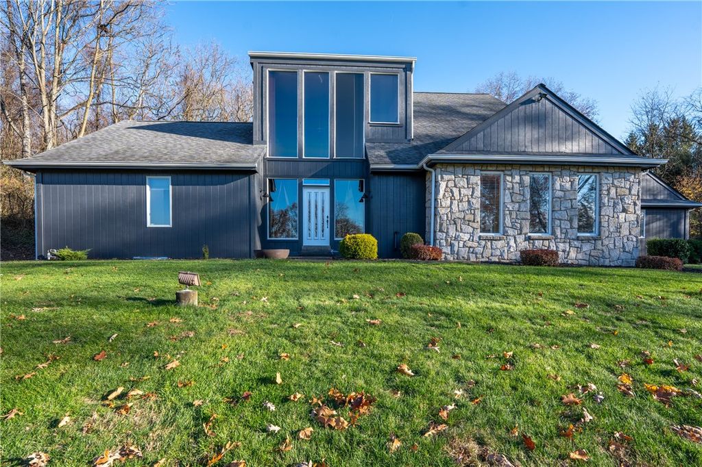 550 Locust Valley Rd, Hempfield Twp, PA 15601