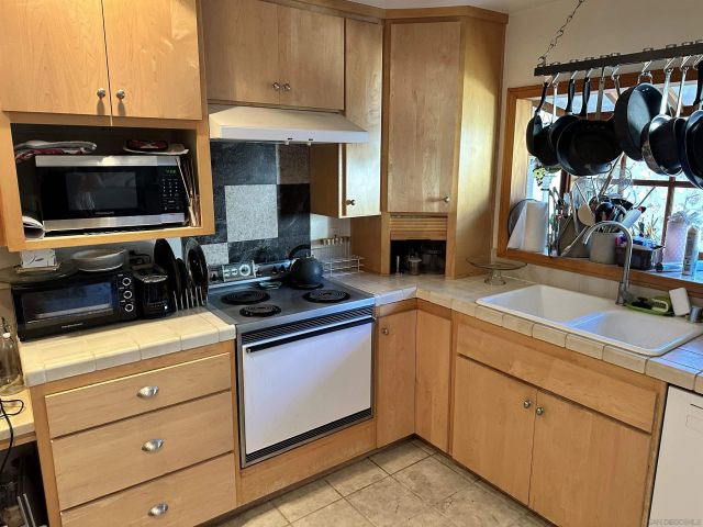 7700 Parkway Drive, La Mesa, CA 91942
