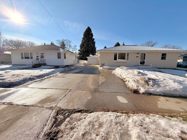 1819 6th Street S, Moorhead, MN 56560