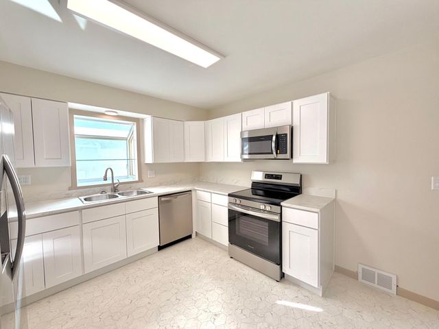 1819 6th Street S, Moorhead, MN 56560