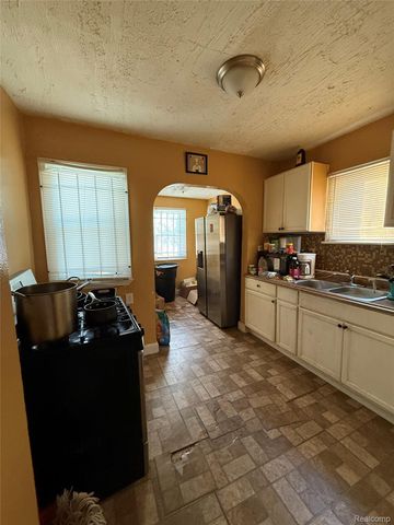 16180 Snowden Street, Detroit, MI 48235