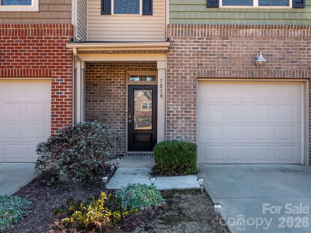 7010 Swamp Chestnut Lane, Fort Mill, SC 29707