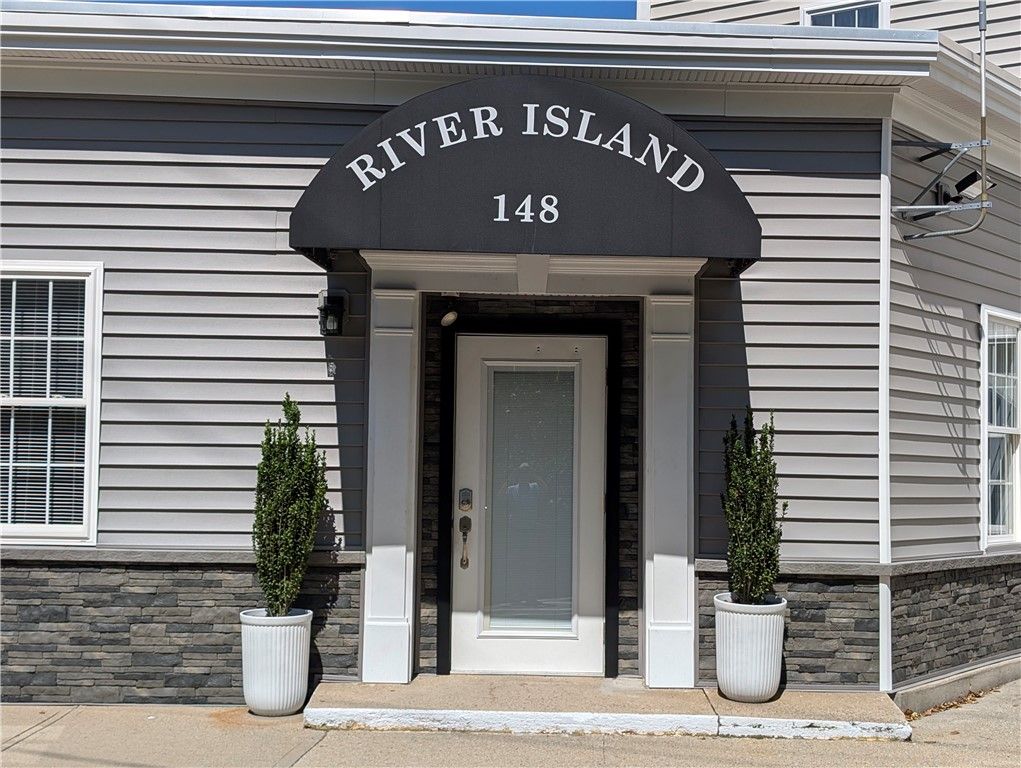 148 Bernon Street 15, Woonsocket, RI 02895