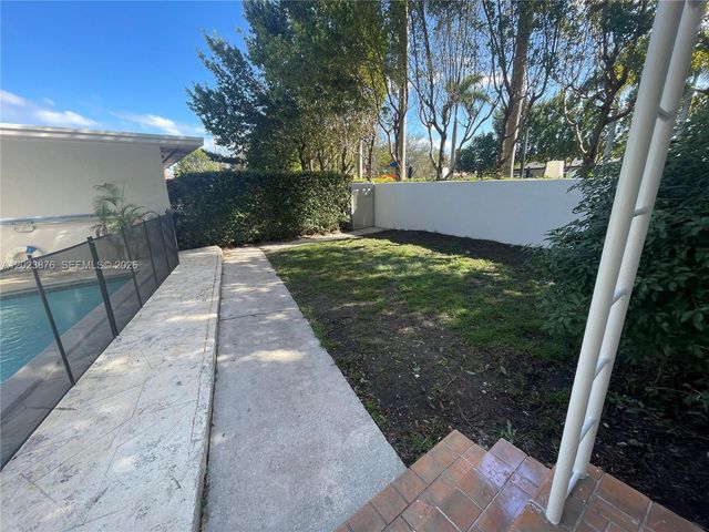 1020 SW 36th Ct, Miami, FL 33135