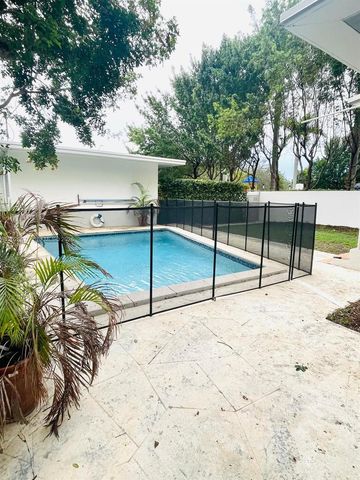 1020 SW 36th Ct, Miami, FL 33135