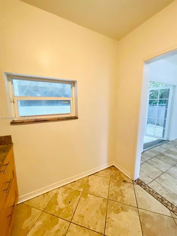 1020 SW 36th Ct, Miami, FL 33135