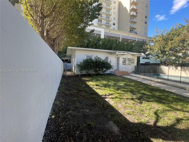 1020 SW 36th Ct, Miami, FL 33135