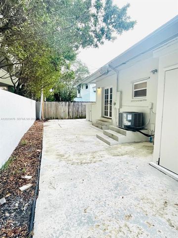 1020 SW 36th Ct, Miami, FL 33135