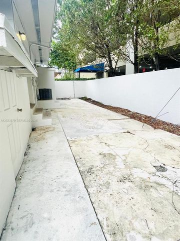 1020 SW 36th Ct, Miami, FL 33135