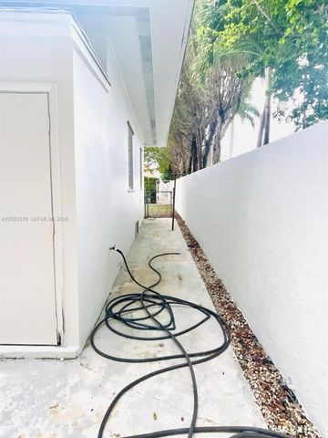 1020 SW 36th Ct, Miami, FL 33135