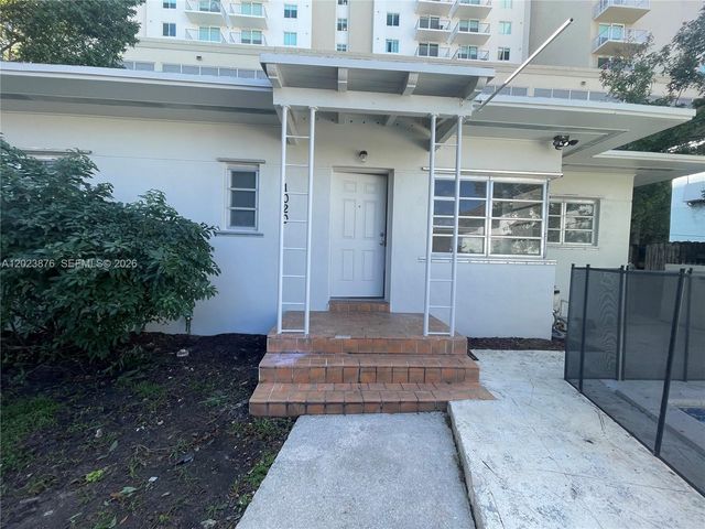 1020 SW 36th Ct, Miami, FL 33135