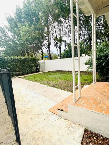 1020 SW 36th Ct, Miami, FL 33135
