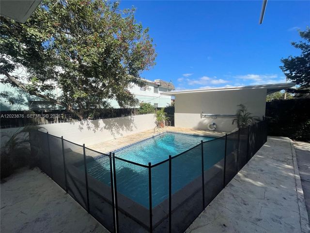 1020 SW 36th Ct, Miami, FL 33135
