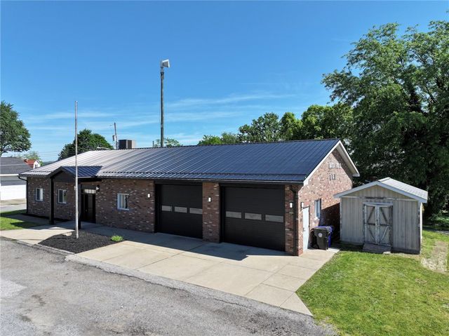 800 Jackson Ave, Monaca, PA 15061