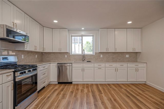 800 Jackson Ave, Monaca, PA 15061