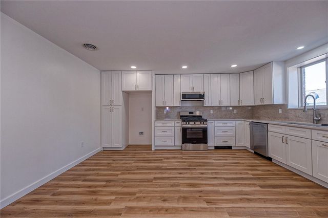 800 Jackson Ave, Monaca, PA 15061
