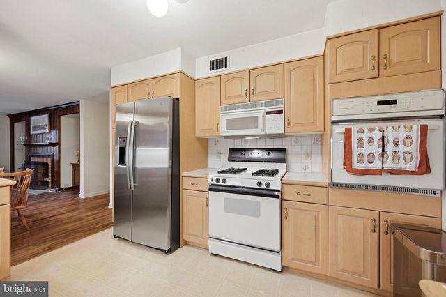 757 W ALLENS LN, Philadelphia, PA 19119