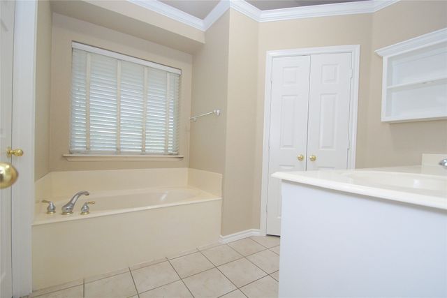 1804 Sand Stone Drive, Sanger, TX 76266