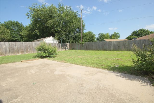 1804 Sand Stone Drive, Sanger, TX 76266