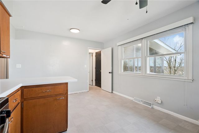 645 40th St SE, Cedar Rapids, IA 52403